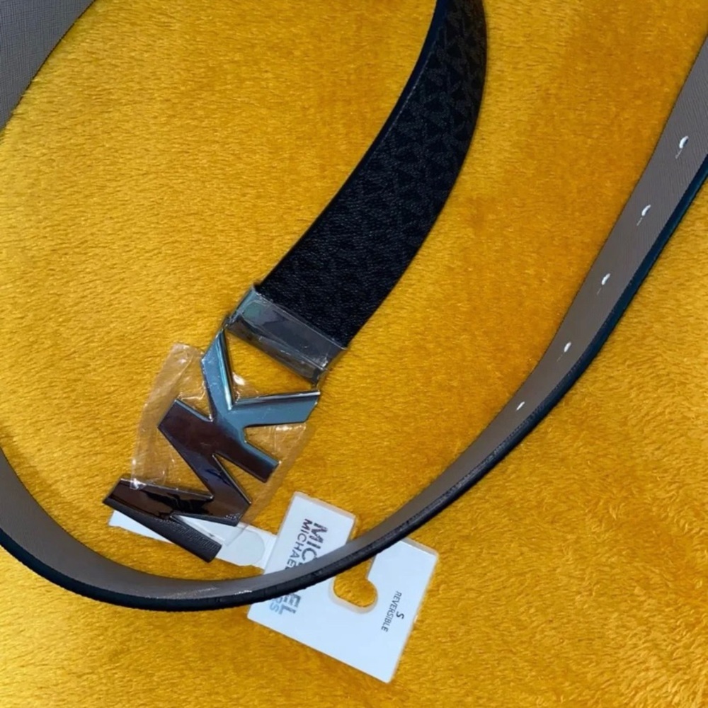 Micheal Kors reversible belt